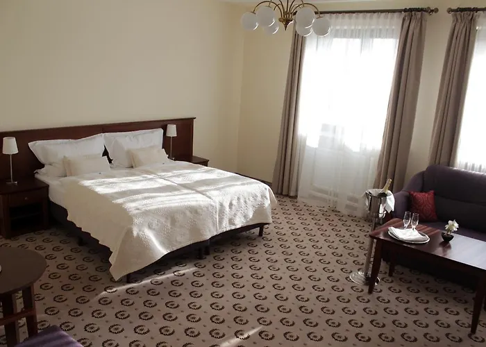 Astoria Oda ve Kahvaltı 3*